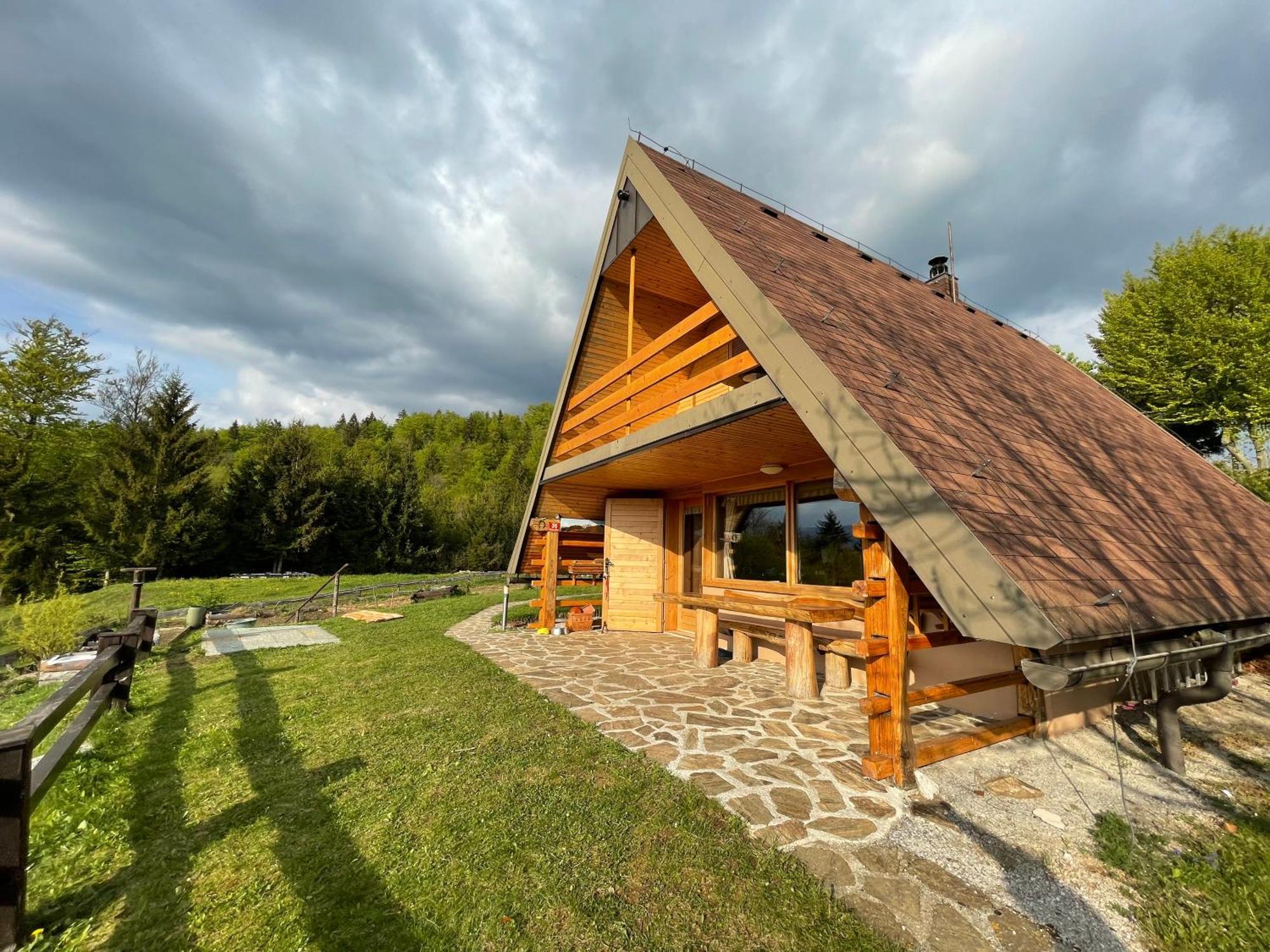 Mountain View Cottage คัมนิค ภายนอก รูปภาพ