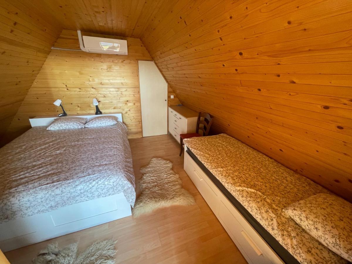 Mountain View Cottage คัมนิค ภายนอก รูปภาพ